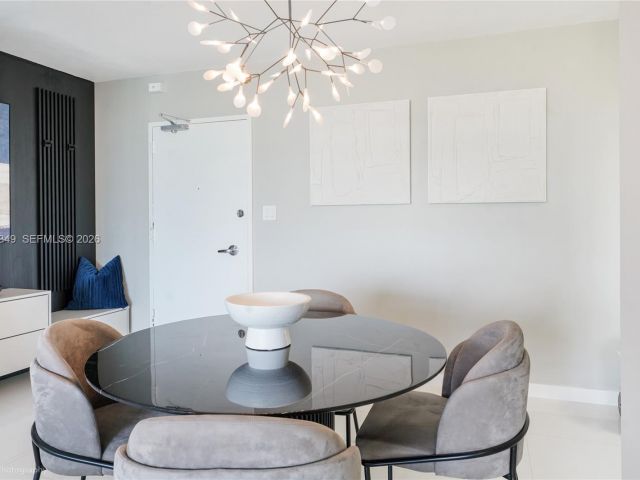 2-bedroom condo for sale in Miami Beach - 5161 Collins Ave 1508 - MondialRealty