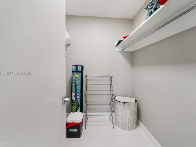 2-bedroom condo for sale in Miami Beach - 5161 Collins Ave 1508 - MondialRealty