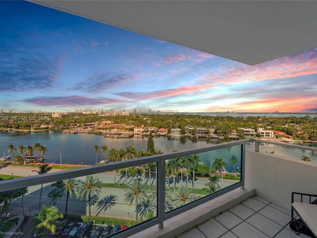 2-bedroom condo for sale in Miami Beach - 5161 Collins Ave 1508 - MondialRealty