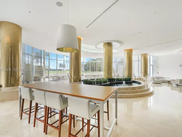 2-bedroom condo for sale in Miami Beach - 5161 Collins Ave 1508 - MondialRealty