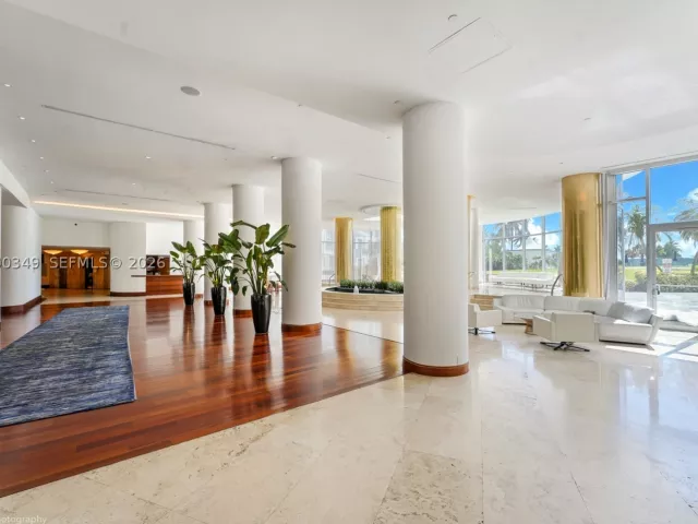 2-bedroom condo for sale in Miami Beach - 5161 Collins Ave 1508 - MondialRealty