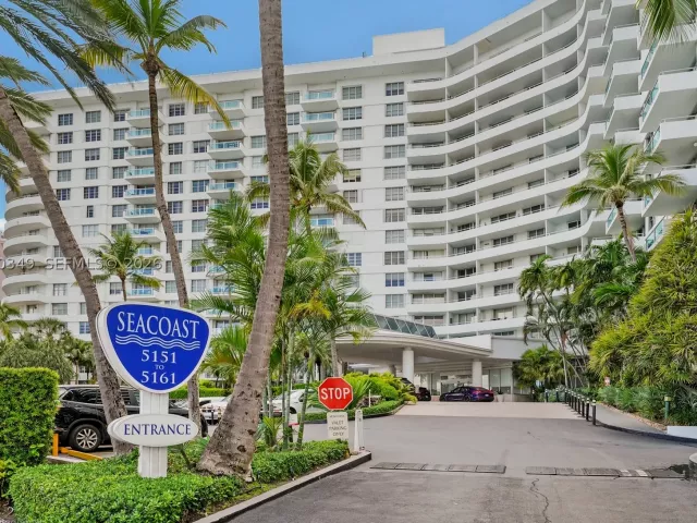 2-bedroom condo for sale in Miami Beach - 5161 Collins Ave 1508 - MondialRealty