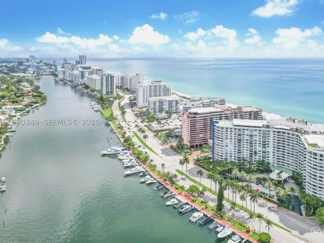 2-bedroom condo for sale in Miami Beach - 5161 Collins Ave 1508 - MondialRealty