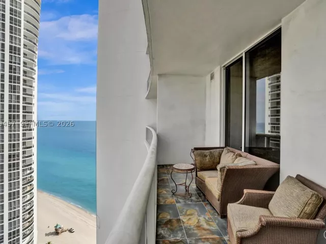 3-bedroom condo for sale in Sunny Isles Beach - 18101 Collins 4106 +Cabana - MondialRealty
