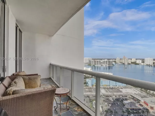 3-bedroom condo for sale in Sunny Isles Beach - 18101 Collins 4106 +Cabana - MondialRealty