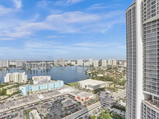 3-bedroom condo for sale in Sunny Isles Beach - 18101 Collins 4106 +Cabana - MondialRealty