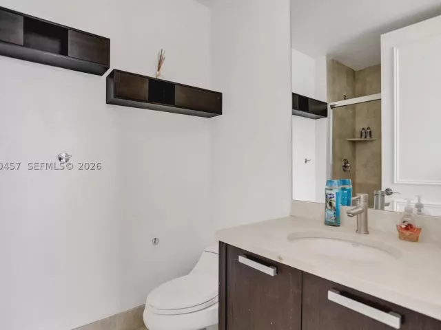 3-bedroom condo for sale in Sunny Isles Beach - 18101 Collins 4106 +Cabana - MondialRealty