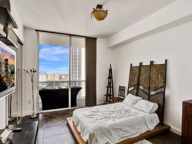 3-bedroom condo for sale in Sunny Isles Beach - 18101 Collins 4106 +Cabana - MondialRealty