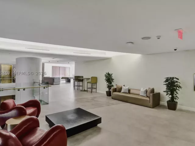 3-bedroom condo for sale in Sunny Isles Beach - 18101 Collins 4106 +Cabana - MondialRealty