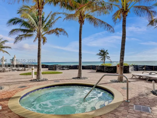 3-bedroom condo for sale in Sunny Isles Beach - 18101 Collins 4106 +Cabana - MondialRealty