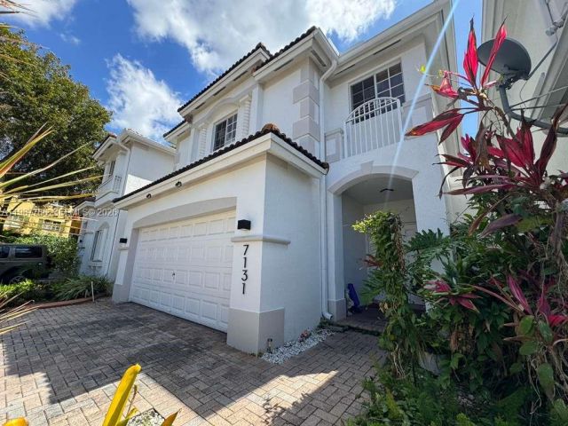 Home for rent at 7131 NW 114th Ct - photo 7532899