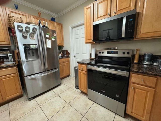 Home for rent at 7131 NW 114th Ct - photo 7532909