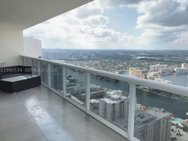 2-bedroom condo for rent in Hallandale Beach - 1830 S Ocean Drive 4608 - MondialRealty