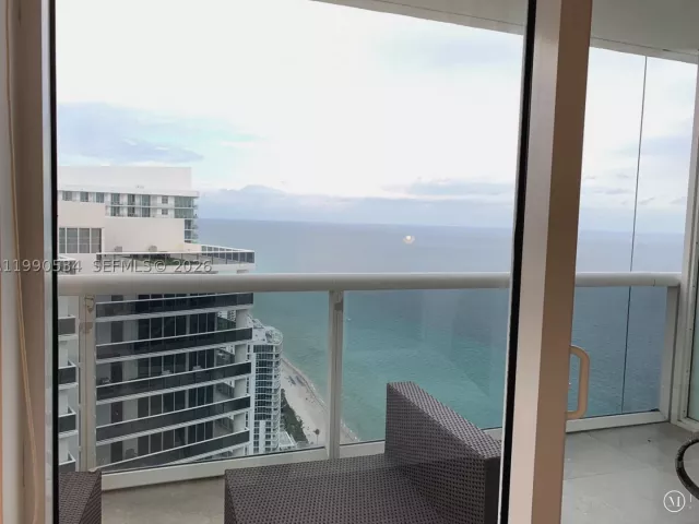 2-bedroom condo for rent in Hallandale Beach - 1830 S Ocean Drive 4608 - MondialRealty