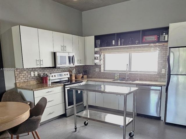 Home for sale at 721 SE 12th Ct 4 - photo 7532822