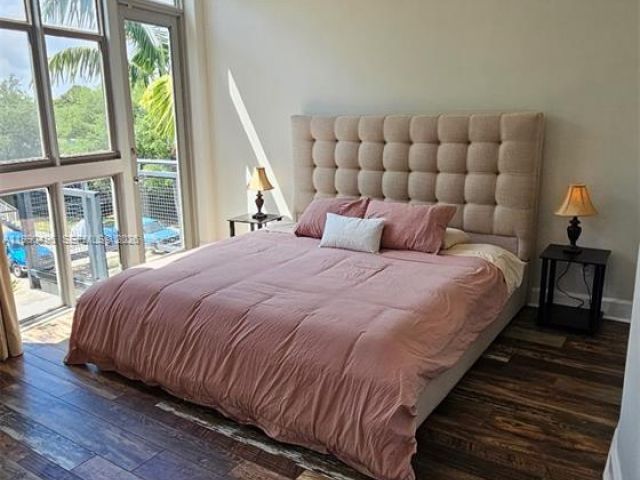 Home for sale at 721 SE 12th Ct 4 - photo 7532827