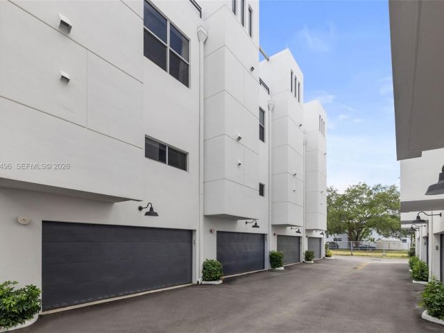 Home for sale at 721 SE 12th Ct 4 - photo 7532834