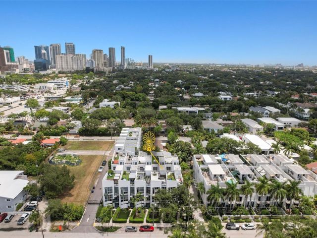 Home for sale at 721 SE 12th Ct 4 - photo 7532835