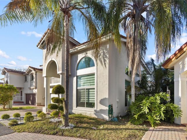 Home for rent at 11243 NW 58th Ter 1 - photo 7532917