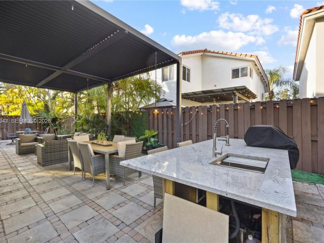 Home for rent at 11243 NW 58th Ter 1 - photo 7532920