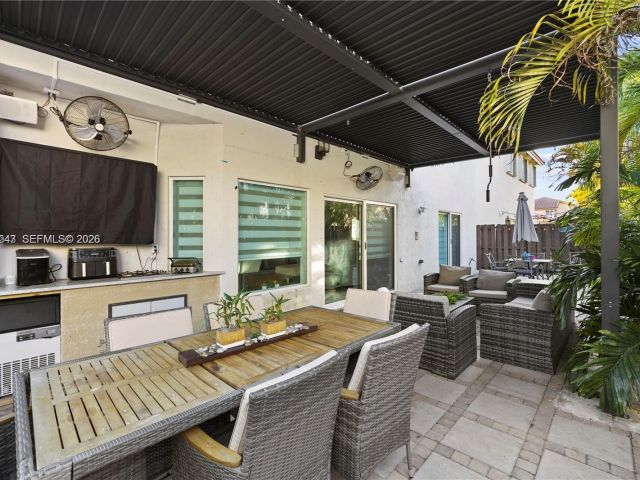 Home for rent at 11243 NW 58th Ter 1 - photo 7532921