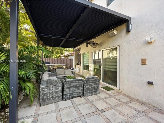 Home for rent at 11243 NW 58th Ter 1 - photo 7532922