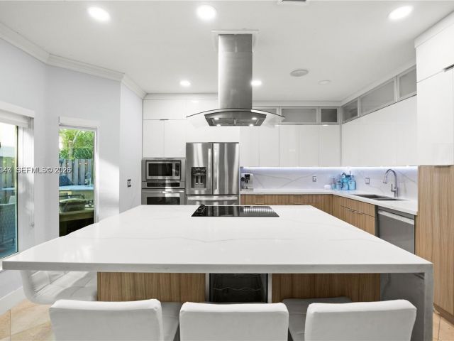 Home for rent at 11243 NW 58th Ter 1 - photo 7532933