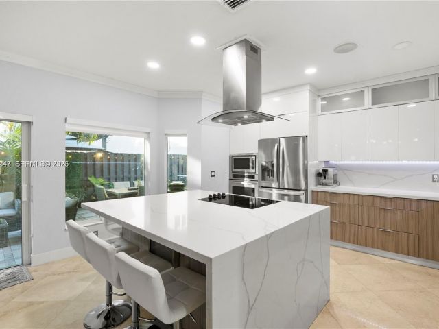 Home for rent at 11243 NW 58th Ter 1 - photo 7532934