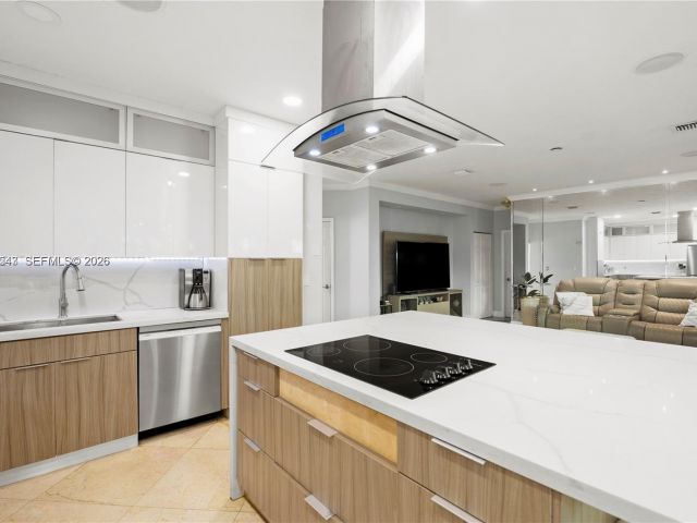 Home for rent at 11243 NW 58th Ter 1 - photo 7532936