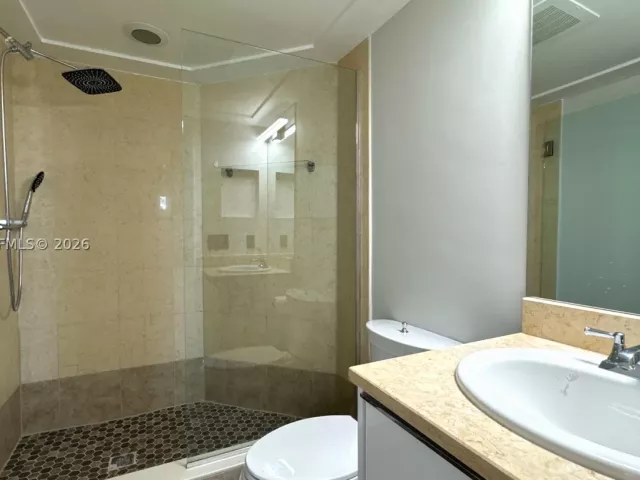 3-bedroom condo for sale in Aventura - 20000 E Country Club Dr 1016 - MondialRealty