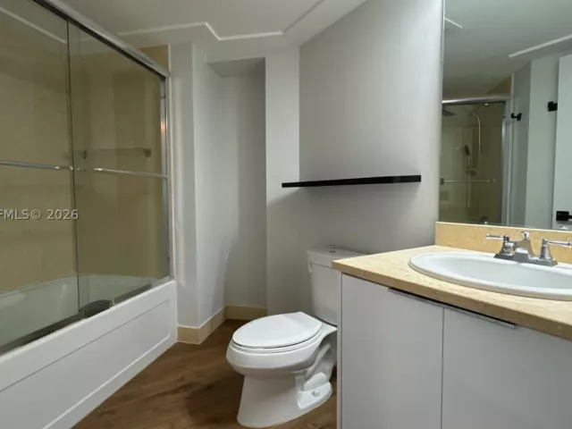 3-bedroom condo for sale in Aventura - 20000 E Country Club Dr 1016 - MondialRealty