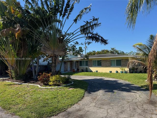 3-bedroom home for sale in Pompano Beach - 2355 SE 7th St - MondialRealty