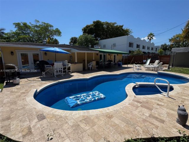 3-bedroom home for sale in Pompano Beach - 2355 SE 7th St - MondialRealty