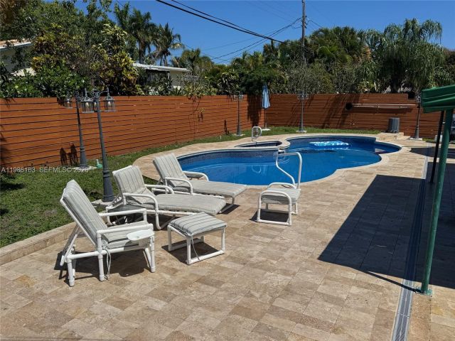 3-bedroom home for sale in Pompano Beach - 2355 SE 7th St - MondialRealty