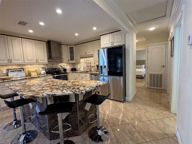 3-bedroom home for sale in Pompano Beach - 2355 SE 7th St - MondialRealty