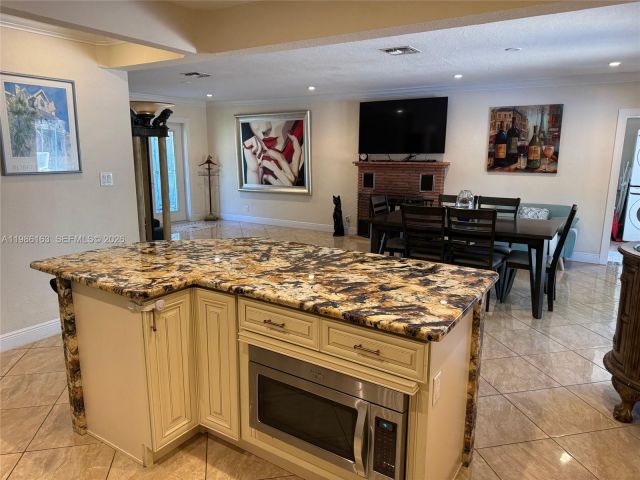 3-bedroom home for sale in Pompano Beach - 2355 SE 7th St - MondialRealty