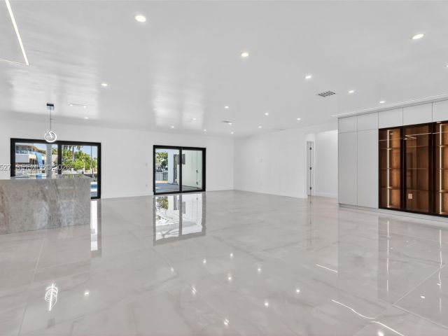 Home for rent at 607 Layne Blvd - photo 7532574