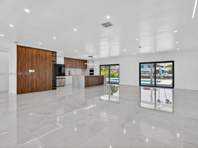 Home for rent at 607 Layne Blvd - photo 7532575