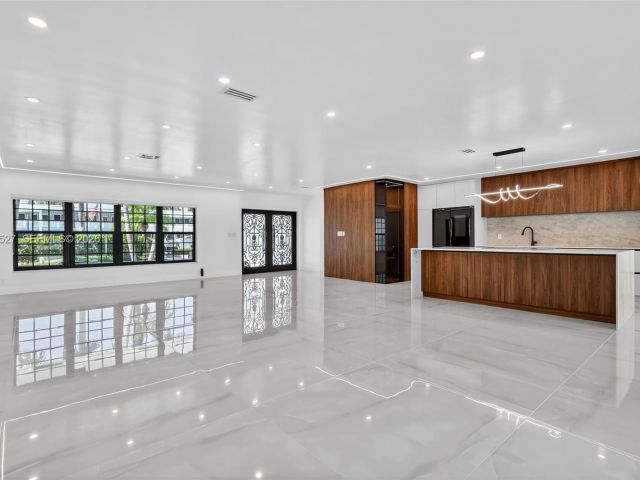 Home for rent at 607 Layne Blvd - photo 7532576