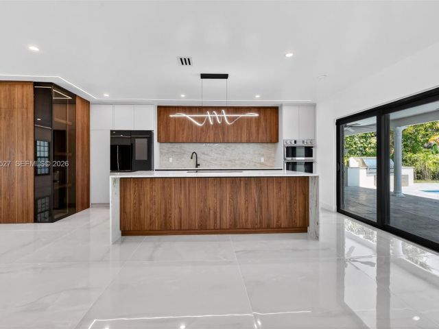 Home for rent at 607 Layne Blvd - photo 7532579