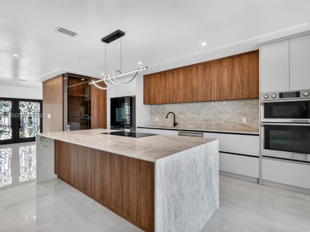 Home for rent at 607 Layne Blvd - photo 7532581