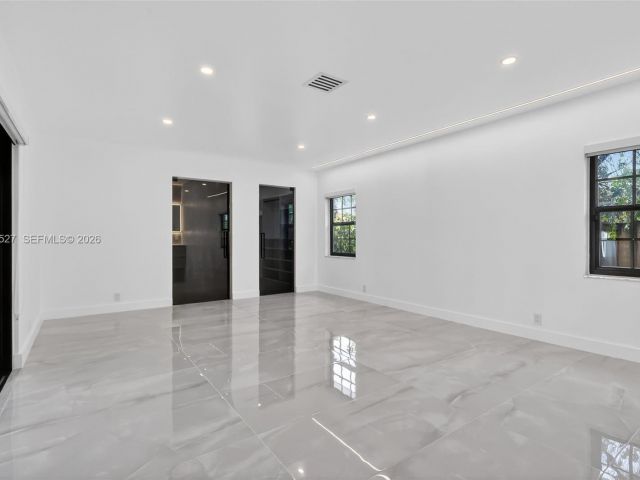 Home for rent at 607 Layne Blvd - photo 7532587