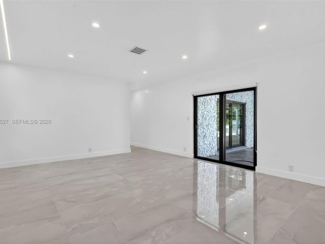 Home for rent at 607 Layne Blvd - photo 7532590