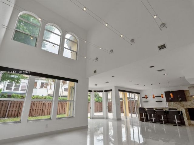 Home for rent at 7333 NW 108th CT - photo 7533814