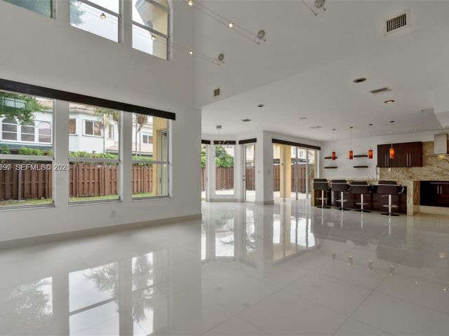 Home for rent at 7333 NW 108th CT - photo 7533818