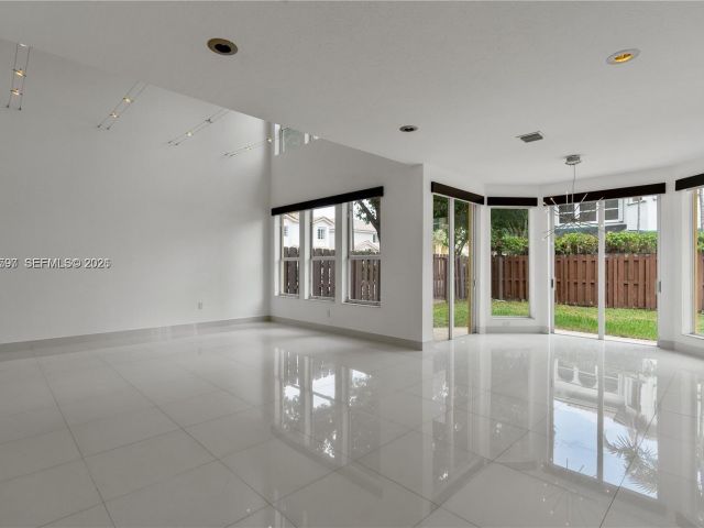 Home for rent at 7333 NW 108th CT - photo 7533819