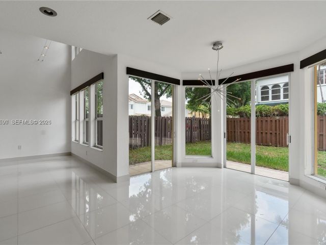 Home for rent at 7333 NW 108th CT - photo 7533820