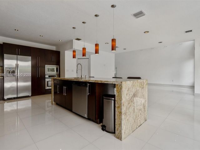 Home for rent at 7333 NW 108th CT - photo 7533821