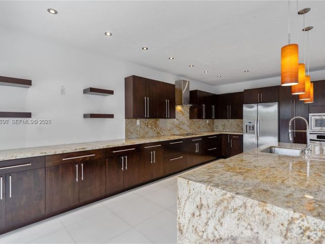 Home for rent at 7333 NW 108th CT - photo 7533824