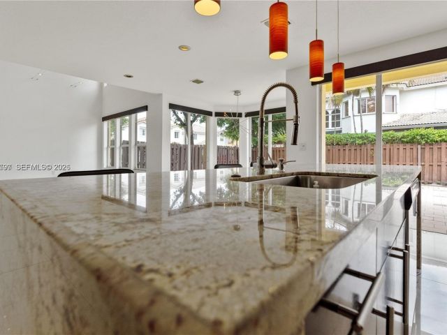 Home for rent at 7333 NW 108th CT - photo 7533826